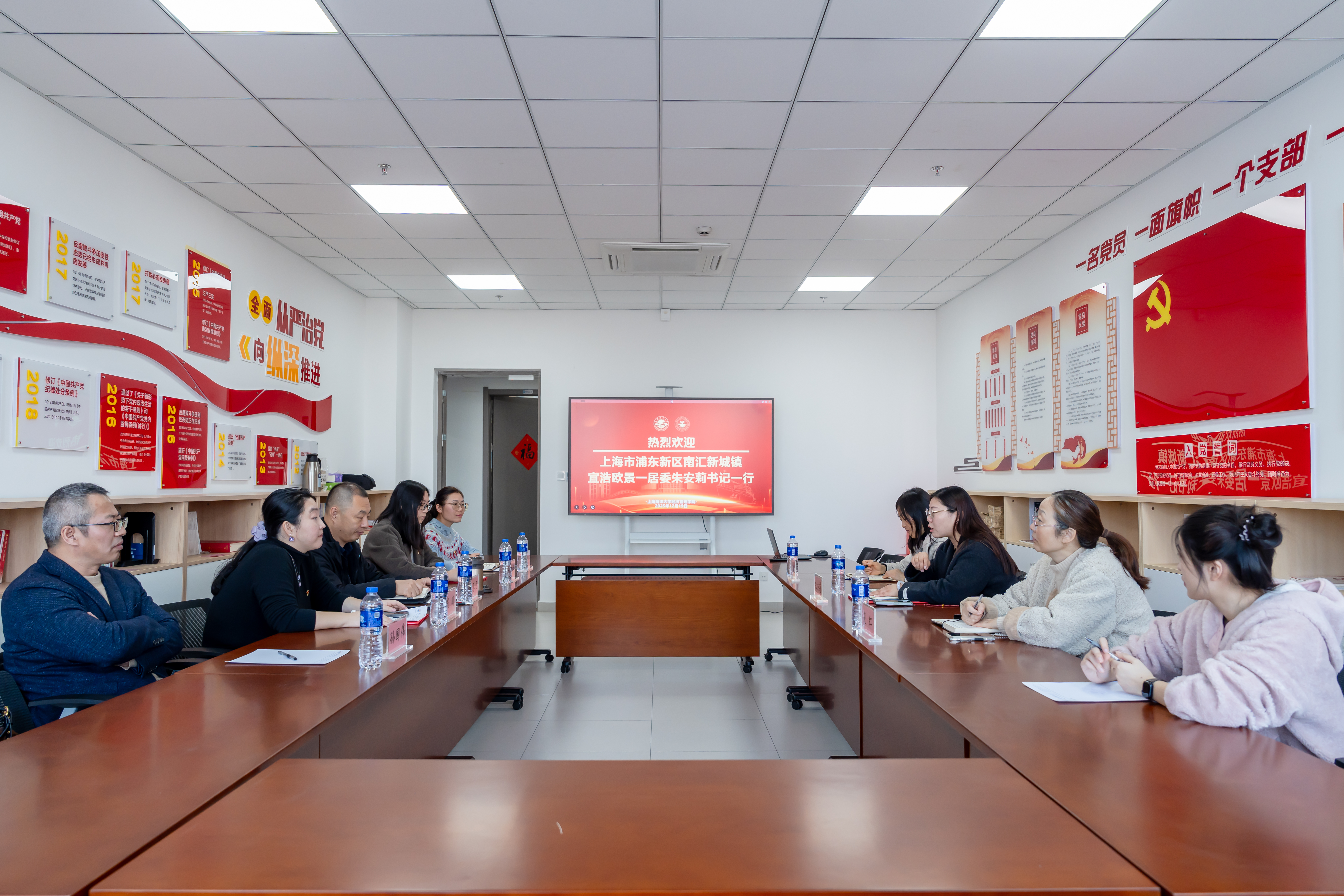 党建共建聚合力 校社联动谱新篇